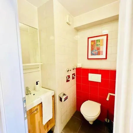 Apartment One Bedroom Flat In Center Near Train Station-gar7 *