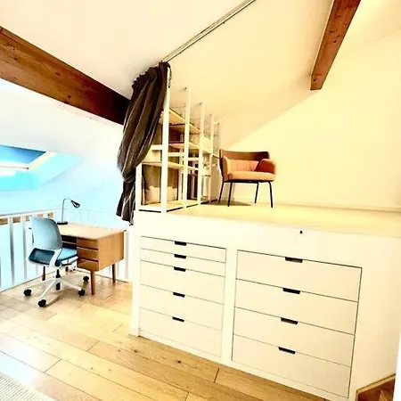 Apartment One Bedroom Flat In Center Near Train Station-gar7 *