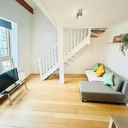 Appartement One Bedroom Flat In Center Near Train Station-gar7