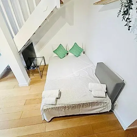 One Bedroom Flat In Center Near Train Station-gar7 *
